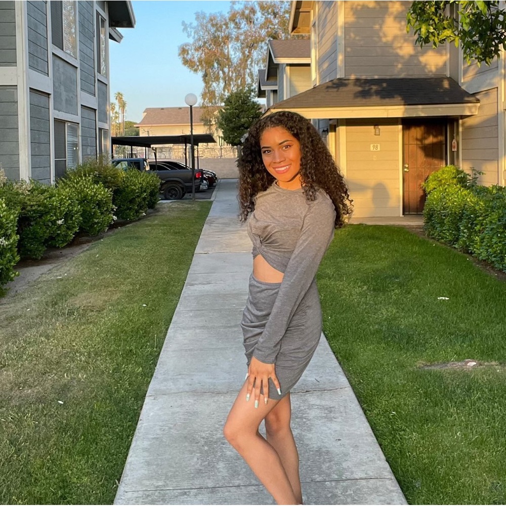 Amazon Dress - Picture 3 of 6